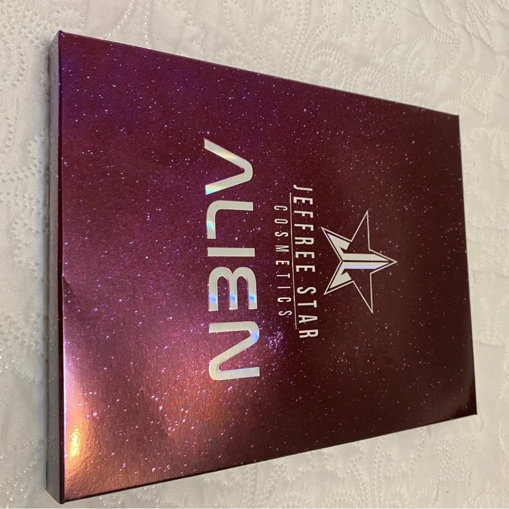 Jeffree Star Alien Palette - Cosmic Purple